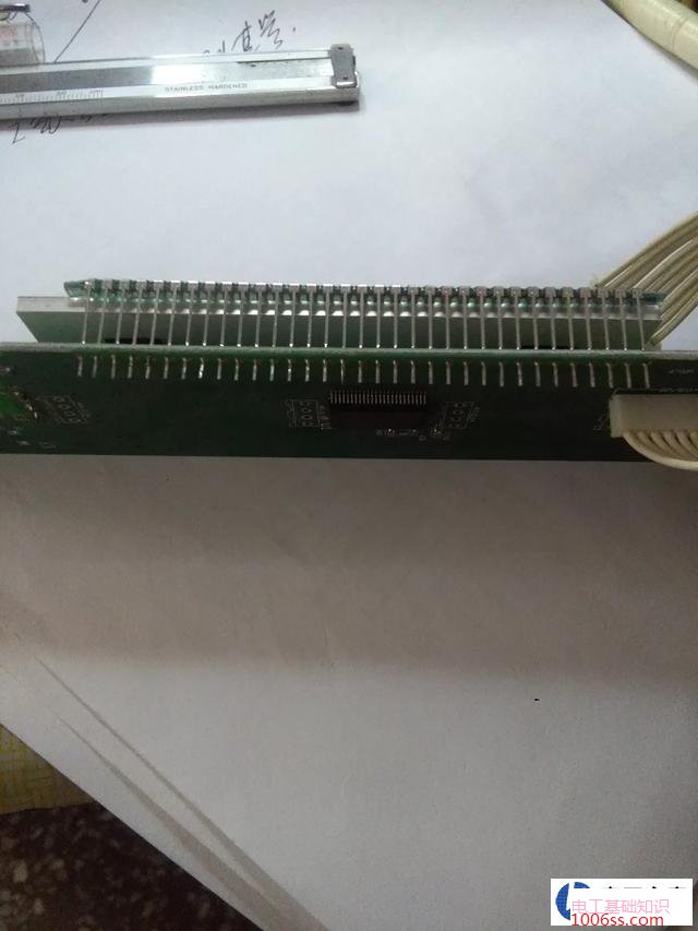 怎么从电路板上拆卸多针脚电子元器件