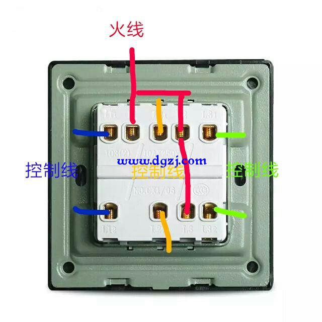 三开双控开关用两个组合连接可异地控制三个灯的开关