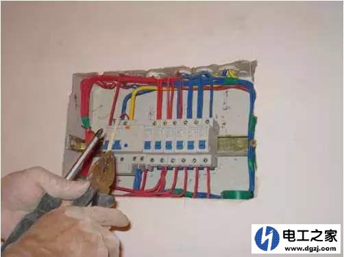 配电箱跳闸是什么原因分析