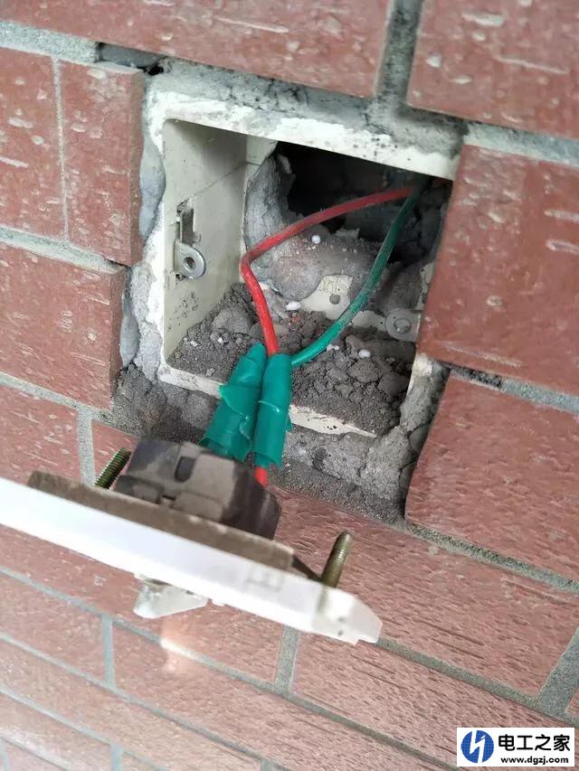 两条线怎么接一开五孔可以自己接个地线吗