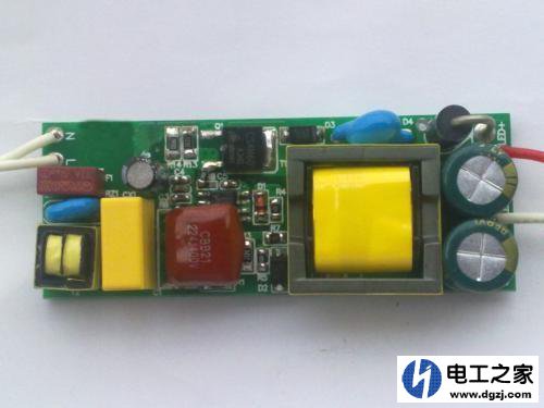 led灯具都有一块小电路板有什么用