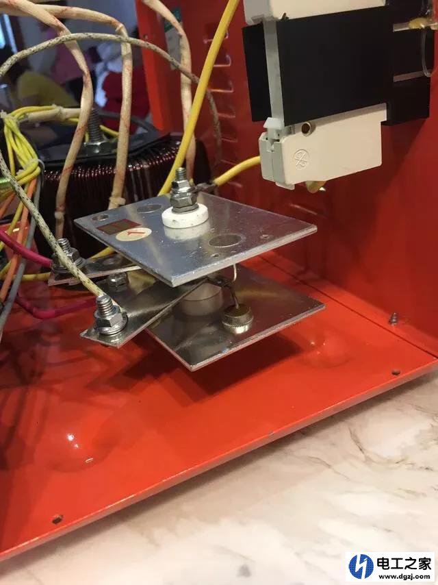 拆开一个大功率充电器图中零部件是啥
