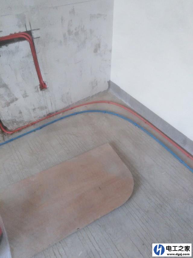天花板上电线需要穿管吗