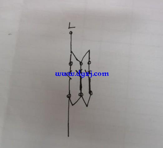 单相电接三相空开为什么上面M型下面W型