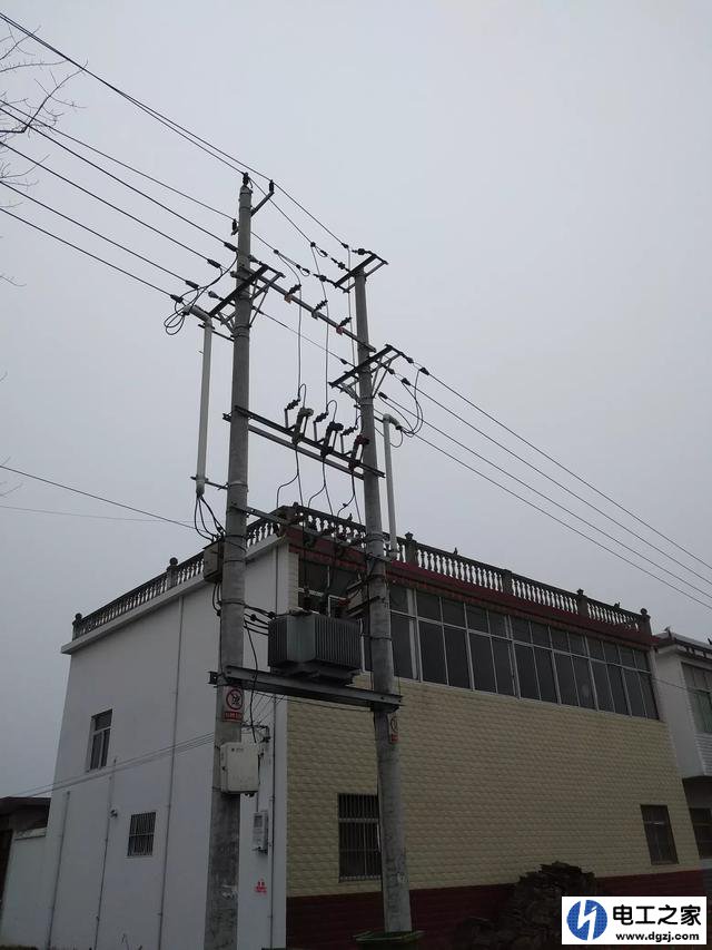 作为一个电工没有任何工具怎么区分哪条是火线